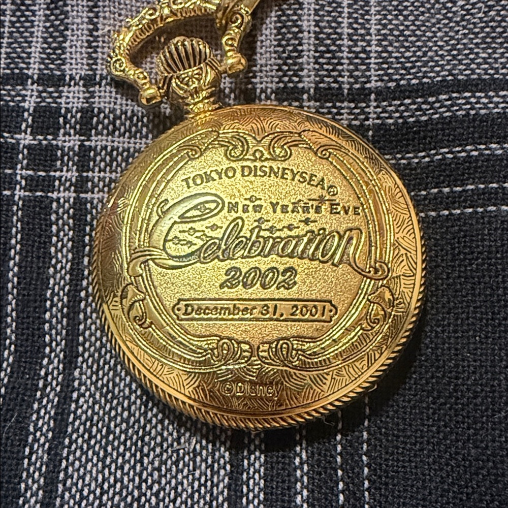 VTG Tokyo Disneysea Celebration 2002 Gold Pocket Watch with Chain - Picture 3 of 8